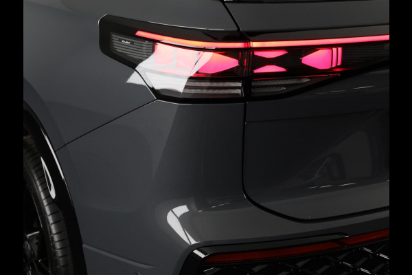 Volkswagen Tayron 1.5 eHybrid R-Line Edition 272 PK PHEV | Panorama dak | Black Style | 20"LM velgen | Stoel- en stuurverwarming | 360 graden camera |