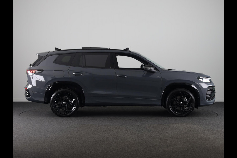 Volkswagen Tayron 1.5 eHybrid R-Line Edition 272 PK PHEV | Panorama dak | Black Style | 20"LM velgen | Stoel- en stuurverwarming | 360 graden camera |