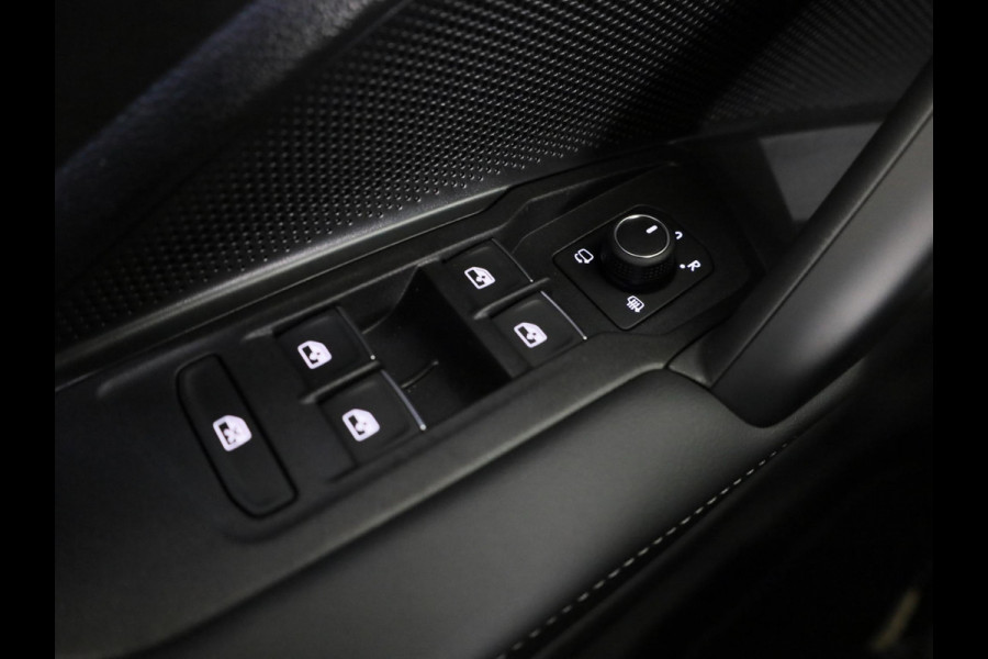 Volkswagen Tayron 1.5 eHybrid R-Line Edition 272 PK PHEV | Panorama dak | Black Style | 20"LM velgen | Stoel- en stuurverwarming | 360 graden camera |