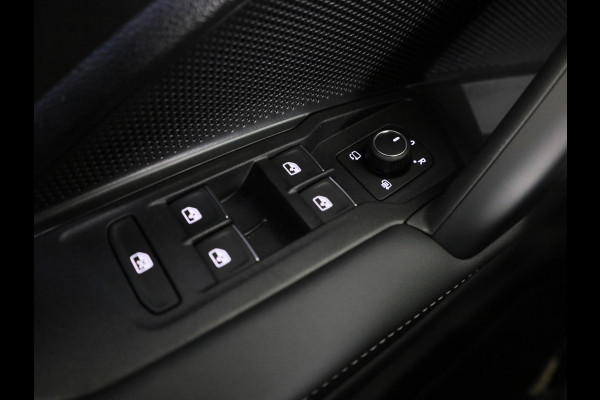 Volkswagen Tayron 1.5 eHybrid R-Line Edition 272 PK PHEV | Panorama dak | Black Style | 20"LM velgen | Stoel- en stuurverwarming | 360 graden camera |