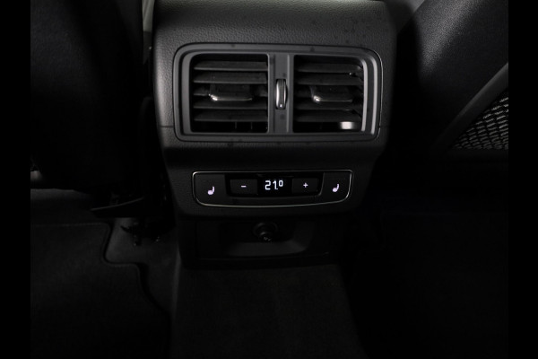 Audi Q5 Sportback 50 TFSI e S edition 299 pk S-tronic | Navigatie | Panoramadak | Trekhaak (wegklapbaar) | Parkeersensoren (Park assist) | Rondomzicht camera | Stoelverwarming v/a | S-Line |