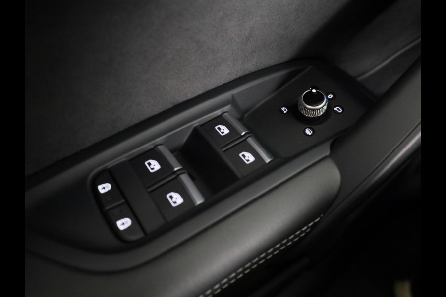 Audi Q5 Sportback 50 TFSI e S edition 299 pk S-tronic | Navigatie | Panoramadak | Trekhaak (wegklapbaar) | Parkeersensoren (Park assist) | Rondomzicht camera | Stoelverwarming v/a | S-Line |