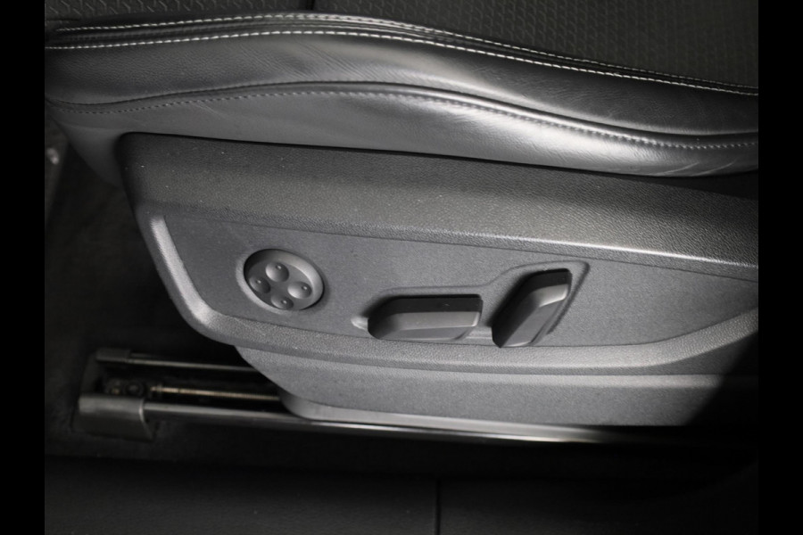 Audi Q5 Sportback 50 TFSI e S edition 299 pk S-tronic | Navigatie | Panoramadak | Trekhaak (wegklapbaar) | Parkeersensoren (Park assist) | Rondomzicht camera | Stoelverwarming v/a | S-Line |