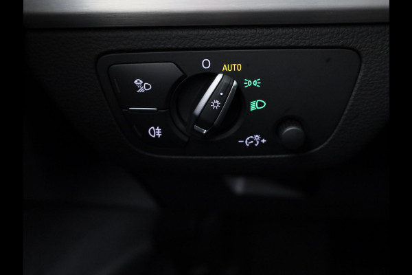 Audi Q5 Sportback 50 TFSI e S edition 299 pk S-tronic | Navigatie | Panoramadak | Trekhaak (wegklapbaar) | Parkeersensoren (Park assist) | Rondomzicht camera | Stoelverwarming v/a | S-Line |