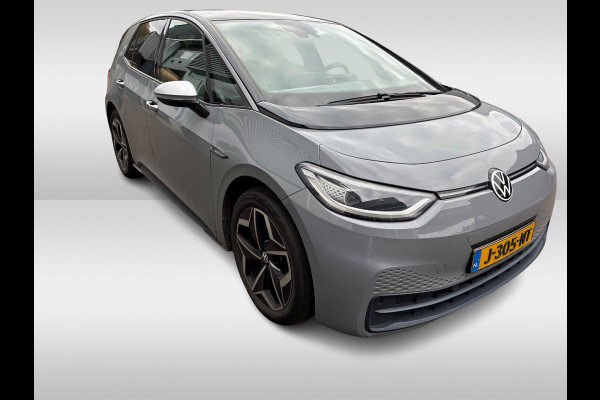 Volkswagen ID.3 First Plus 58 kWh / Camera / Keyless / Matrix LED / Interieurvoorverwarming / 19'' / DAB / 19'' / Navigatie / ACC