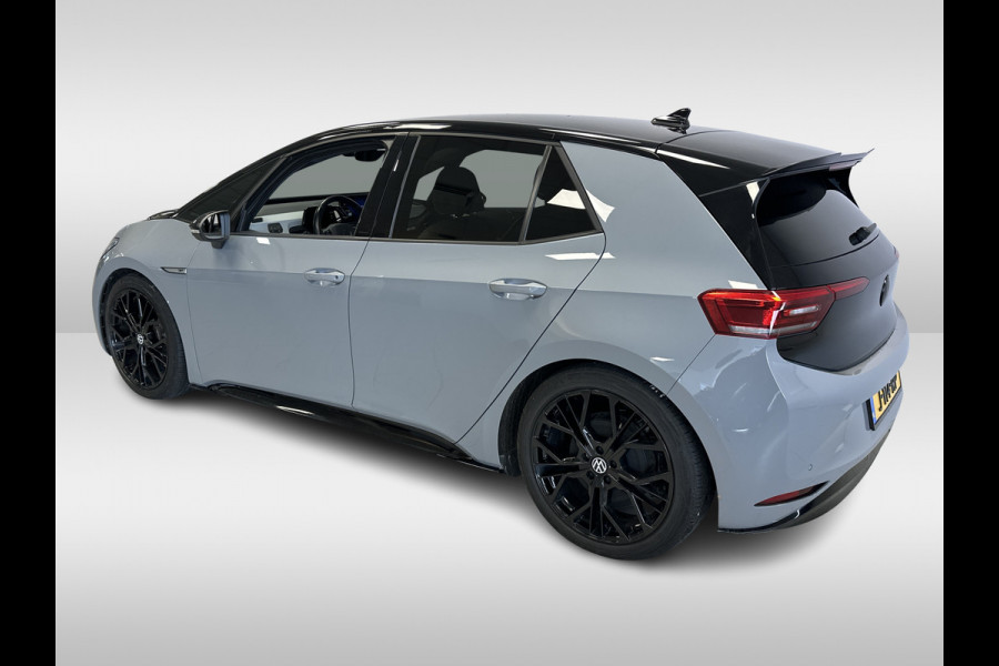 Volkswagen ID.3 First Plus 58 kWh / Camera / Keyless / Matrix LED / Interieurvoorverwarming / 19'' / DAB / 19'' / Navigatie / ACC