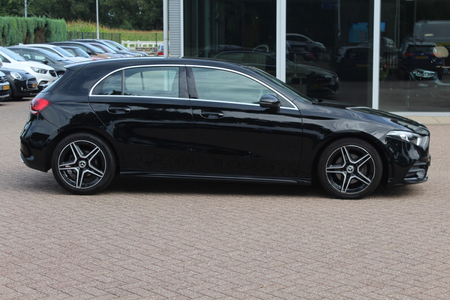 Mercedes-Benz A-Klasse 180 Business Solution AMG / Camera / Navigatie / 18'' / Dodehoek / Stoelverwarming / Cruise Control