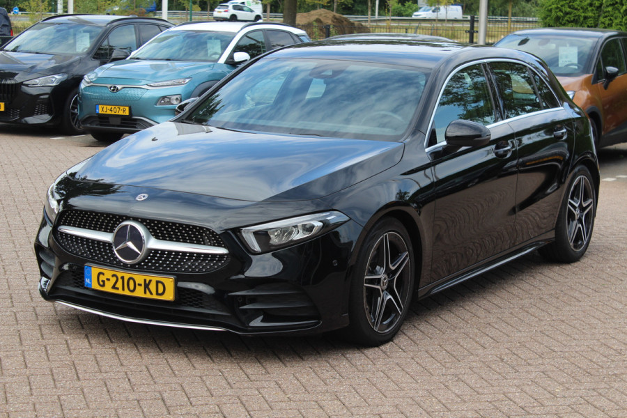 Mercedes-Benz A-Klasse 180 Business Solution AMG / Camera / Navigatie / 18'' / Dodehoek / Stoelverwarming / Cruise Control