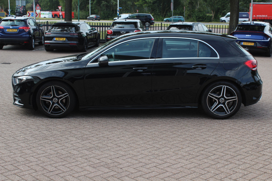 Mercedes-Benz A-Klasse 180 Business Solution AMG / Camera / Navigatie / 18'' / Dodehoek / Stoelverwarming / Cruise Control