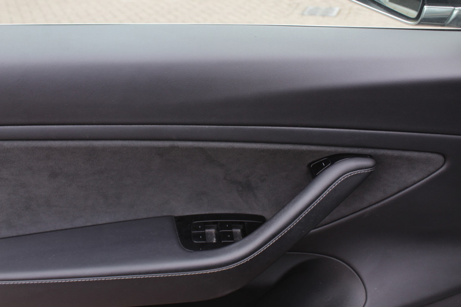 Tesla Model 3 Long Range AWD 75 kWh / NEW ACCUPAKKET / Autopilot / Panoramadak / Camera / Leder / 19'' / Leder / Premium Audio /