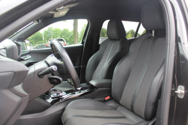 Peugeot e-2008 EV GT 50 kWh / SOH 92% / Camera / Half leder / Virtual Cockpit / 17'' / LED Koplampen / Keyless / Navigatie / Stoelverwarming / Cruise Control