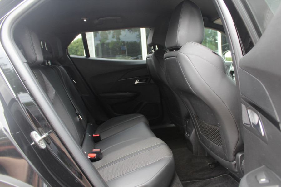 Peugeot e-2008 EV GT 50 kWh / SOH 92% / Camera / Half leder / Virtual Cockpit / 17'' / LED Koplampen / Keyless / Navigatie / Stoelverwarming / Cruise Control