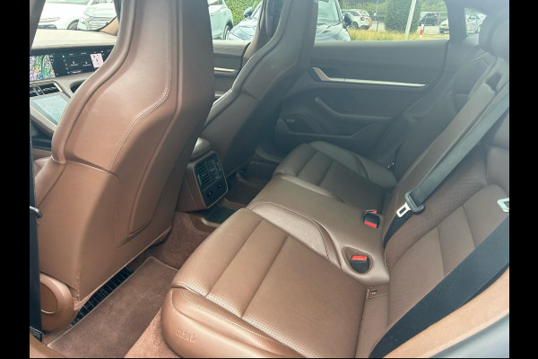 Porsche Taycan 4S Performance 84 kWh / Panoramadak / Camera / Passenger Display / PDCC / Luchtvering / 20'' / Sportdesign+Chrono / Stoelventilatie / Stoelverwarming 4x / Bose / Warmtepomp