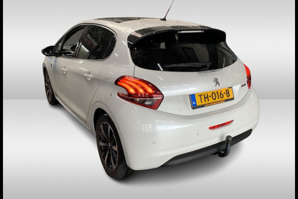 Peugeot 208 1.2 PureTech Tech Edition / Nieuwe distr.riem! / Full option! / Trekhaak / Panoramadak / Camera / Navigatie / 16'' / Getint glas / DAB  / Cruise Control / Armsteun