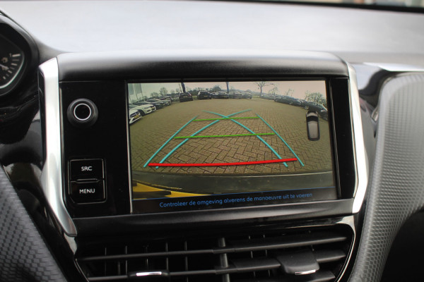 Peugeot 208 1.2 PureTech Tech Edition / Nieuwe distr.riem! / Full option! / Trekhaak / Panoramadak / Camera / Navigatie / 16'' / Getint glas / DAB  / Cruise Control / Armsteun