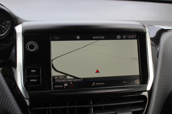 Peugeot 208 1.2 PureTech Tech Edition / Nieuwe distr.riem! / Full option! / Trekhaak / Panoramadak / Camera / Navigatie / 16'' / Getint glas / DAB  / Cruise Control / Armsteun
