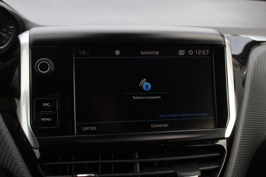 Peugeot 208 1.2 PureTech Tech Edition / Nieuwe distr.riem! / Full option! / Trekhaak / Panoramadak / Camera / Navigatie / 16'' / Getint glas / DAB  / Cruise Control / Armsteun