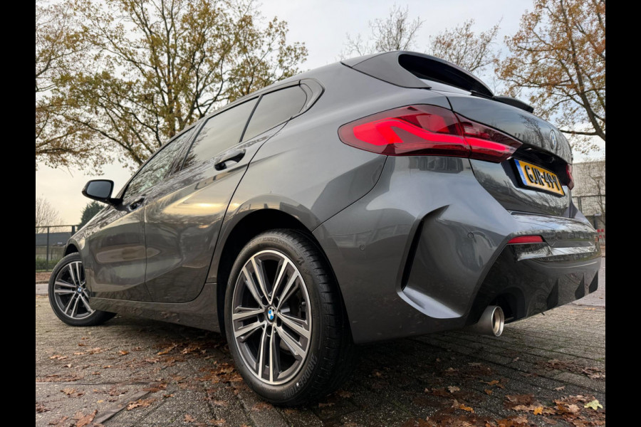 BMW 1-serie 118i 2020 High Executive Edition SPORT LEDER LED NAV CARPLAY