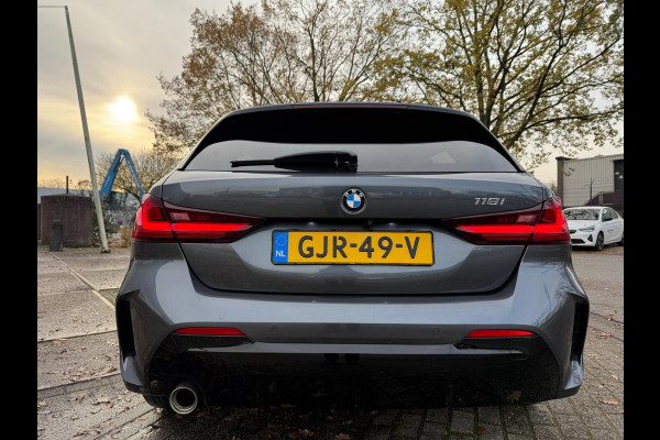 BMW 1-serie 118i 2020 High Executive Edition SPORT LEDER LED NAV CARPLAY