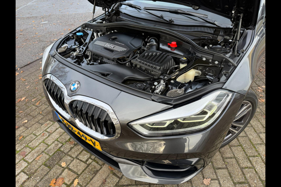 BMW 1-serie 118i 2020 High Executive Edition SPORT LEDER LED NAV CARPLAY