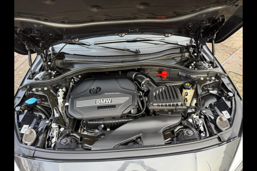 BMW 1-serie 118i 2020 High Executive Edition SPORT LEDER LED NAV CARPLAY