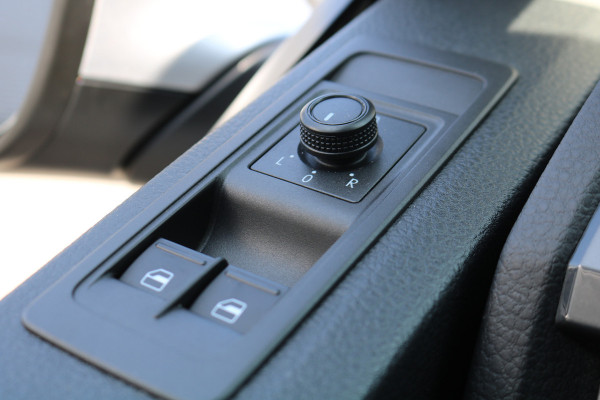 Volkswagen Transporter 2.0 TDI L2 H1 150pk DC 4-Motion Automaat Airco Led Trekhaak Camera
