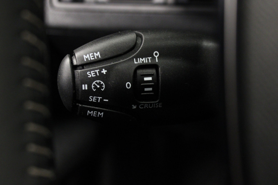 Peugeot 3008 1.2 PureTech Active Pack Business |Navi|Parkeersensoren|