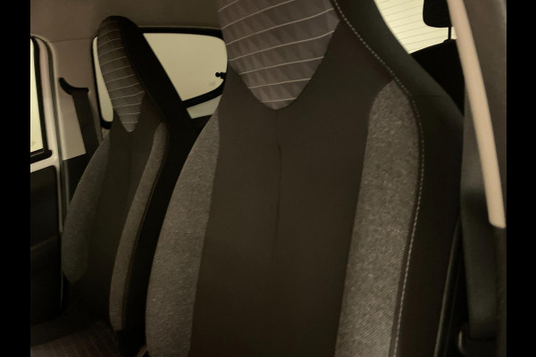 Peugeot 108 1.0 e-VTi Lion Edition AIRCO NAVI VIA APP BLUETOOTH APPLE CARPLAY SPARCO CAMERA PRIVACYGLAS ZEER NETTE AUTO