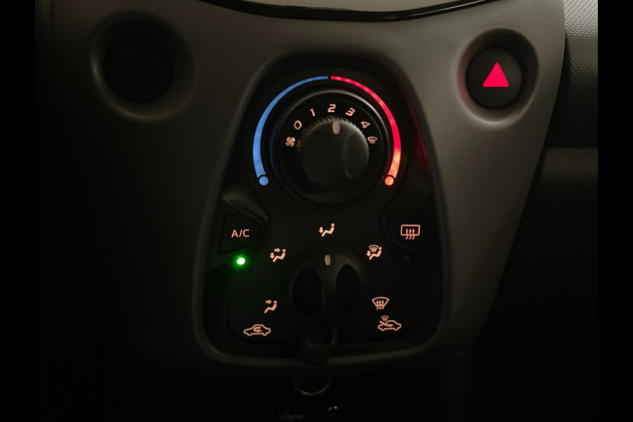 Peugeot 108 1.0 e-VTi Lion Edition AIRCO NAVI VIA APP BLUETOOTH APPLE CARPLAY SPARCO CAMERA PRIVACYGLAS ZEER NETTE AUTO