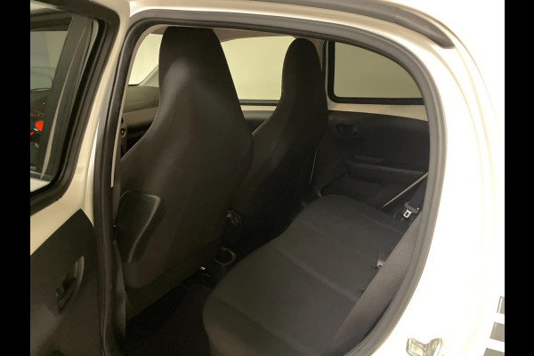 Peugeot 108 1.0 e-VTi Lion Edition AIRCO NAVI VIA APP BLUETOOTH APPLE CARPLAY SPARCO CAMERA PRIVACYGLAS ZEER NETTE AUTO