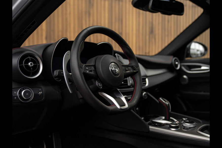Alfa Romeo Giulia 2.0T 280pk Q4 Competizione | MY24 | Pano-dak | Harman/Kardon | Orig. NL