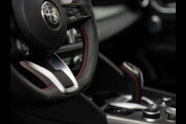 Alfa Romeo Giulia 2.0T 280pk Q4 Competizione | MY24 | Pano-dak | Harman/Kardon | Orig. NL