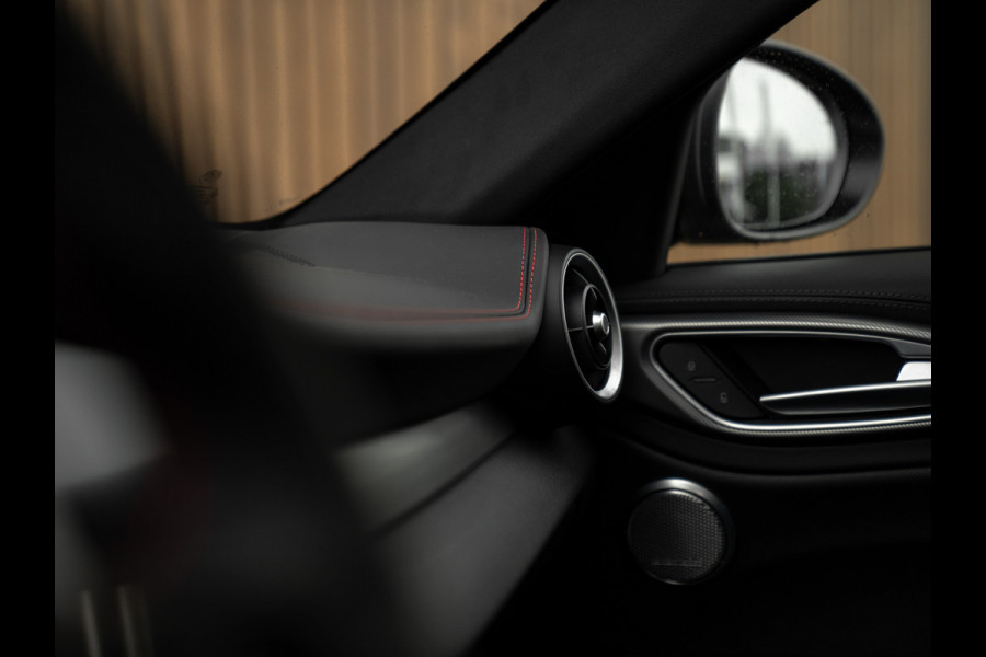 Alfa Romeo Giulia 2.0T 280pk Q4 Competizione | MY24 | Pano-dak | Harman/Kardon | Orig. NL