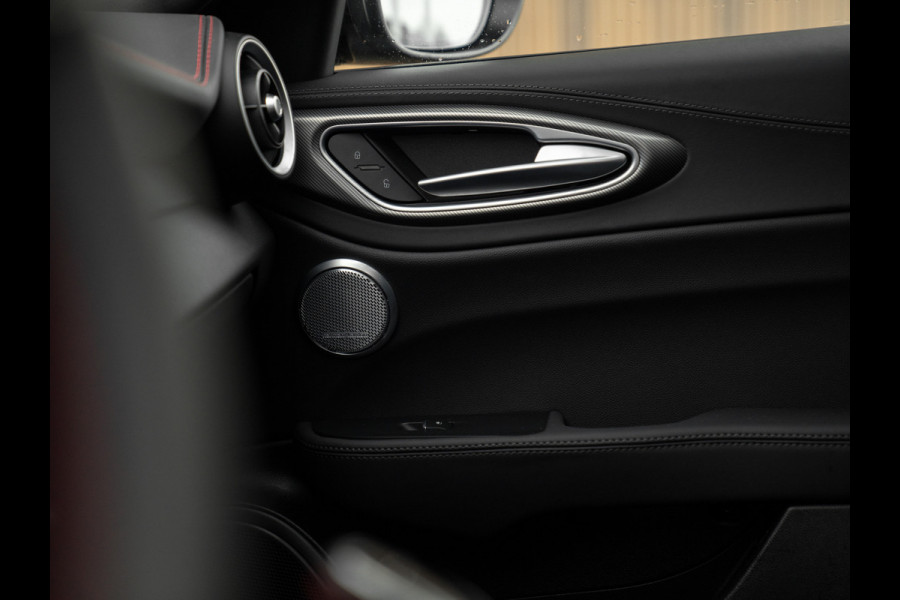 Alfa Romeo Giulia 2.0T 280pk Q4 Competizione | MY24 | Pano-dak | Harman/Kardon | Orig. NL