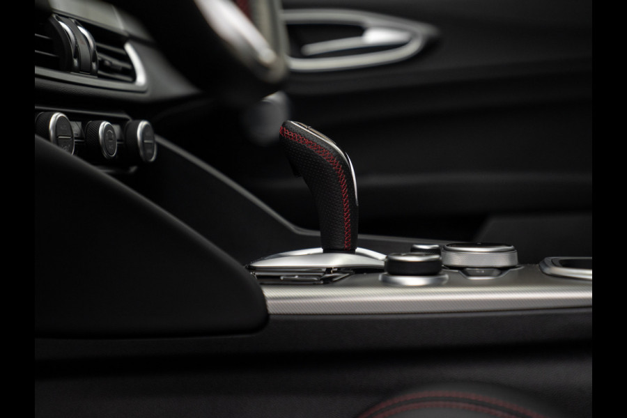 Alfa Romeo Giulia 2.0T 280pk Q4 Competizione | MY24 | Pano-dak | Harman/Kardon | Orig. NL