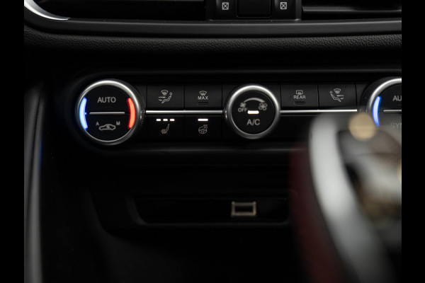 Alfa Romeo Giulia 2.0T 280pk Q4 Competizione | MY24 | Pano-dak | Harman/Kardon | Orig. NL