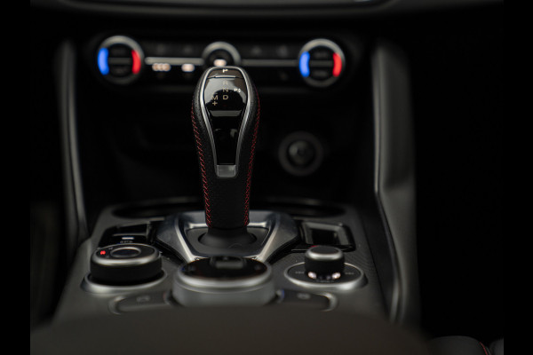 Alfa Romeo Giulia 2.0T 280pk Q4 Competizione | MY24 | Pano-dak | Harman/Kardon | Orig. NL