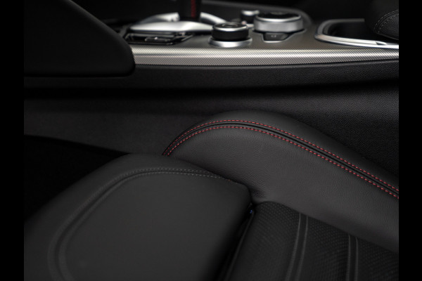 Alfa Romeo Giulia 2.0T 280pk Q4 Competizione | MY24 | Pano-dak | Harman/Kardon | Orig. NL