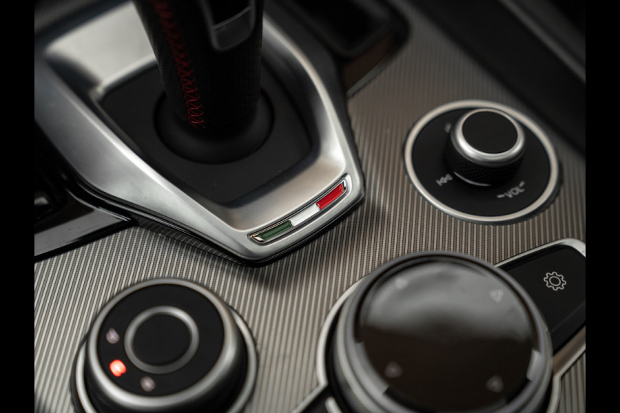 Alfa Romeo Giulia 2.0T 280pk Q4 Competizione | MY24 | Pano-dak | Harman/Kardon | Orig. NL