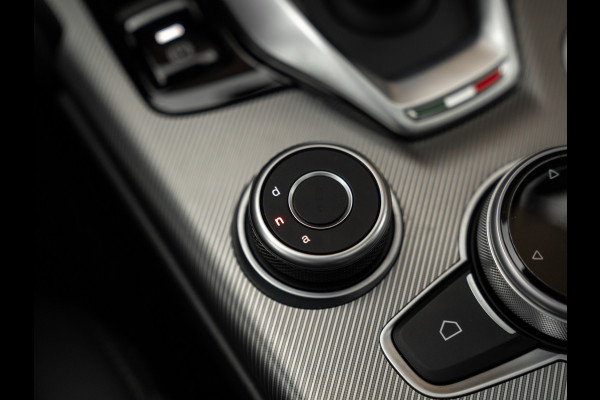 Alfa Romeo Giulia 2.0T 280pk Q4 Competizione | MY24 | Pano-dak | Harman/Kardon | Orig. NL