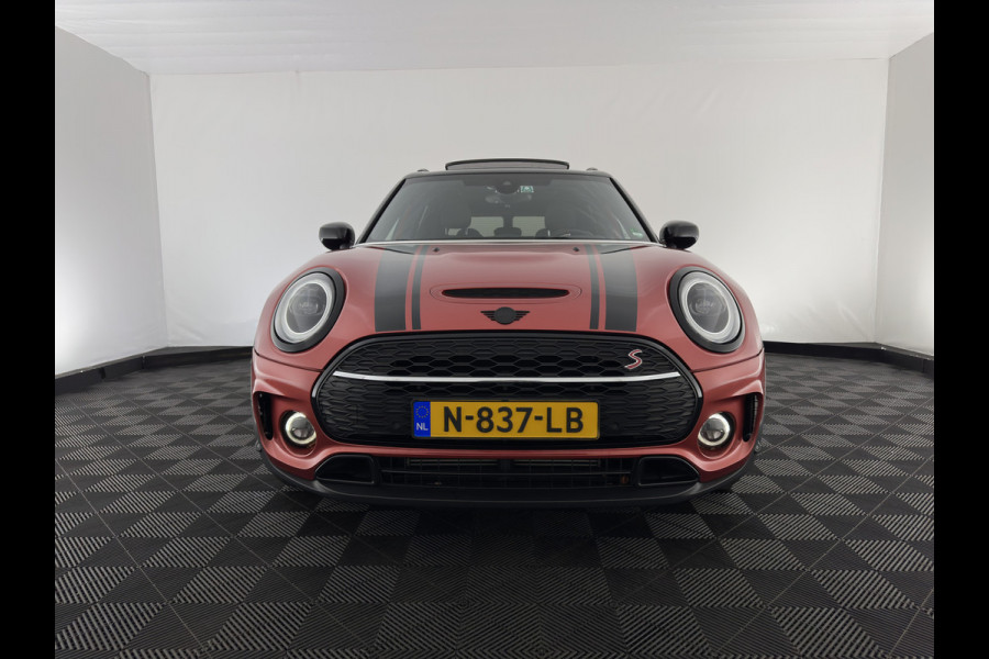 MINI Clubman 2.0 Cooper S ALL4 Premier Plus JCW (INCL-BTW) Aut * PANO | LUXURY-LEATHER | FULL-LED | HEATED-SPORTSEATS | DIGI-COCKPIT | AMBIENT-LIGHT | PRIVACY-GLASS | HEAD-UP | PDC | CAMERA | DAB  | KEYLESS | TOWBAR | 18"ALU*