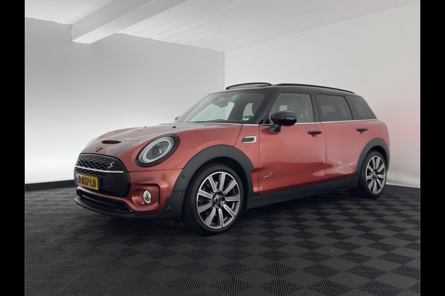 MINI Clubman 2.0 Cooper S ALL4 Premier Plus JCW (INCL-BTW) Aut * PANO | LUXURY-LEATHER | FULL-LED | HEATED-SPORTSEATS | DIGI-COCKPIT | AMBIENT-LIGHT | PRIVACY-GLASS | HEAD-UP | PDC | CAMERA | DAB  | KEYLESS | TOWBAR | 18"ALU*