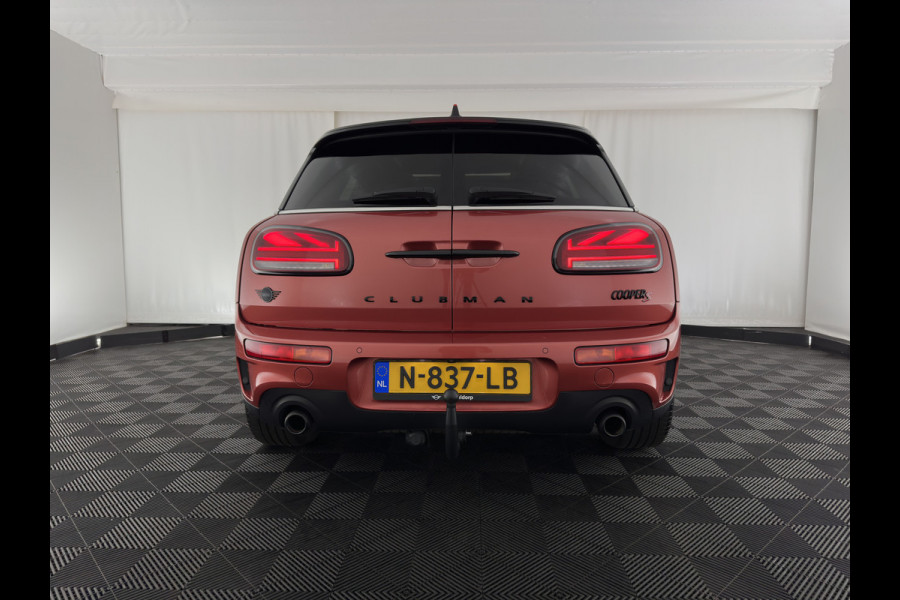 MINI Clubman 2.0 Cooper S ALL4 Premier Plus JCW (INCL-BTW) Aut * PANO | LUXURY-LEATHER | FULL-LED | HEATED-SPORTSEATS | DIGI-COCKPIT | AMBIENT-LIGHT | PRIVACY-GLASS | HEAD-UP | PDC | CAMERA | DAB  | KEYLESS | TOWBAR | 18"ALU*