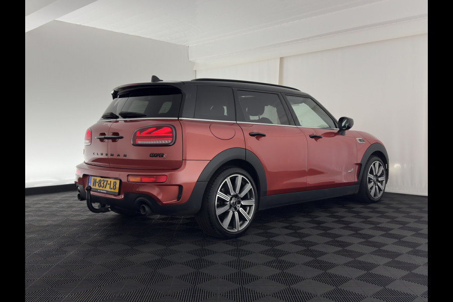 MINI Clubman 2.0 Cooper S ALL4 Premier Plus JCW (INCL-BTW) Aut * PANO | LUXURY-LEATHER | FULL-LED | HEATED-SPORTSEATS | DIGI-COCKPIT | AMBIENT-LIGHT | PRIVACY-GLASS | HEAD-UP | PDC | CAMERA | DAB  | KEYLESS | TOWBAR | 18"ALU*