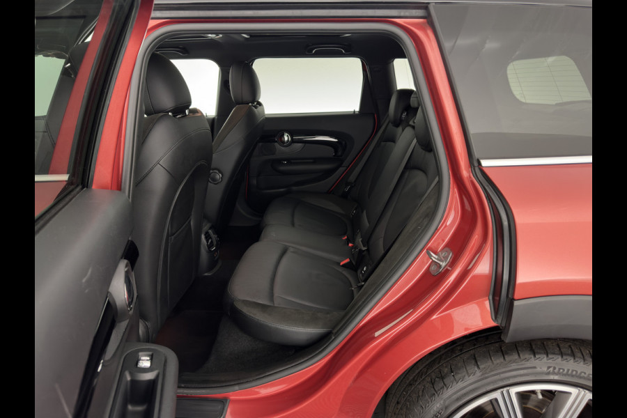 MINI Clubman 2.0 Cooper S ALL4 Premier Plus JCW (INCL-BTW) Aut * PANO | LUXURY-LEATHER | FULL-LED | HEATED-SPORTSEATS | DIGI-COCKPIT | AMBIENT-LIGHT | PRIVACY-GLASS | HEAD-UP | PDC | CAMERA | DAB  | KEYLESS | TOWBAR | 18"ALU*