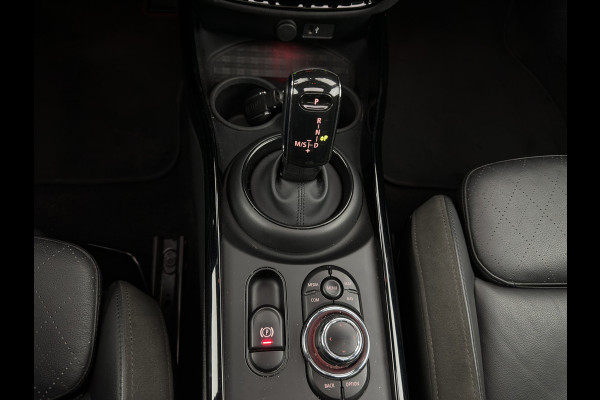 MINI Clubman 2.0 Cooper S ALL4 Premier Plus JCW (INCL-BTW) Aut * PANO | LUXURY-LEATHER | FULL-LED | HEATED-SPORTSEATS | DIGI-COCKPIT | AMBIENT-LIGHT | PRIVACY-GLASS | HEAD-UP | PDC | CAMERA | DAB  | KEYLESS | TOWBAR | 18"ALU*