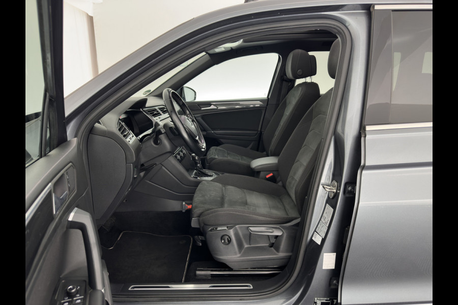 Volkswagen Tiguan Allspace 1.5 TSI R-line Highline Business (7-Pers.) (INCL-BTW) Aut * PANO | NAVI-FULLMAP | XENON | ALCANTARA | HEATED-ERGONOMIC-SPORTSEATS | KEYLESS | PRIVACY-GLASS | CAMERA | DAB | DIGI-COCKPIT | PDC | TOWBAR | ECC | 19"ALU*