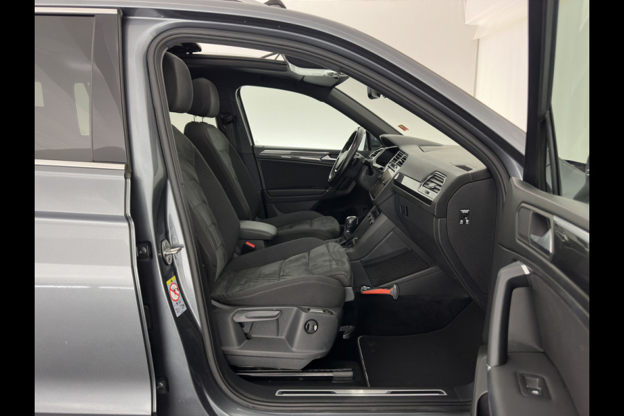 Volkswagen Tiguan Allspace 1.5 TSI R-line Highline Business (7-Pers.) (INCL-BTW) Aut * PANO | NAVI-FULLMAP | XENON | ALCANTARA | HEATED-ERGONOMIC-SPORTSEATS | KEYLESS | PRIVACY-GLASS | CAMERA | DAB | DIGI-COCKPIT | PDC | TOWBAR | ECC | 19"ALU*