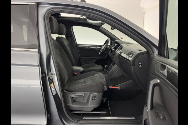 Volkswagen Tiguan Allspace 1.5 TSI R-line Highline Business (7-Pers.) (INCL-BTW) Aut * PANO | NAVI-FULLMAP | XENON | ALCANTARA | HEATED-ERGONOMIC-SPORTSEATS | KEYLESS | PRIVACY-GLASS | CAMERA | DAB | DIGI-COCKPIT | PDC | TOWBAR | ECC | 19"ALU*