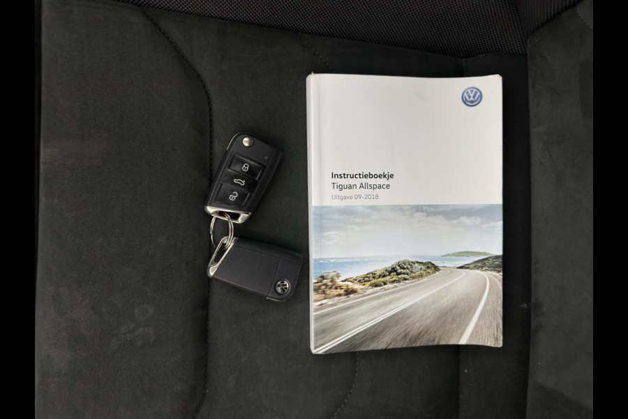 Volkswagen Tiguan Allspace 1.5 TSI R-line Highline Business (7-Pers.) (INCL-BTW) Aut * PANO | NAVI-FULLMAP | XENON | ALCANTARA | HEATED-ERGONOMIC-SPORTSEATS | KEYLESS | PRIVACY-GLASS | CAMERA | DAB | DIGI-COCKPIT | PDC | TOWBAR | ECC | 19"ALU*
